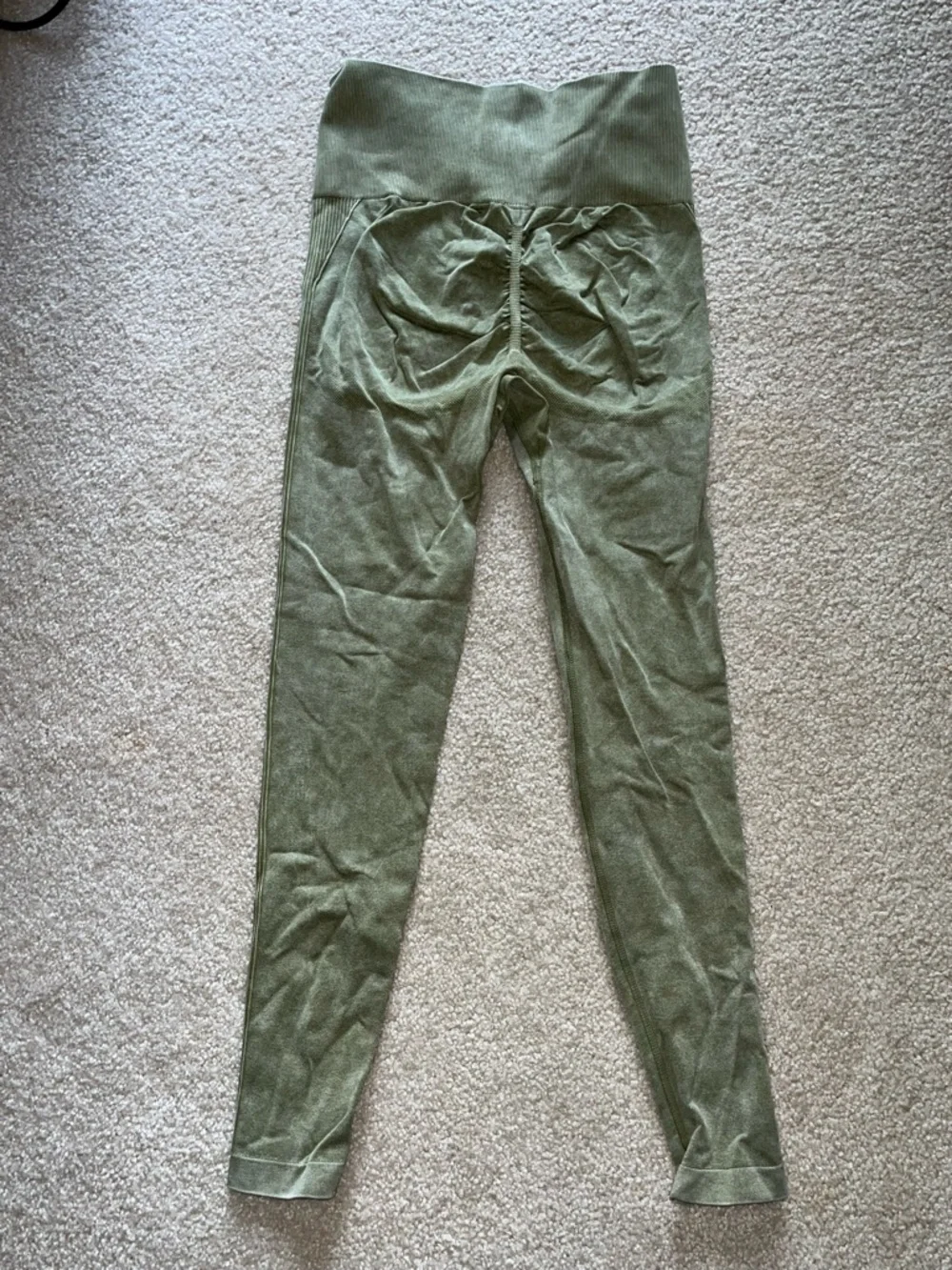 Olive Green Seamless Two-Piece Active Set w/ Scrunch Leggings - Picture 5 of 11